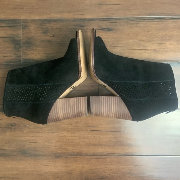 Gianni Bini Schools Out Peep Toe Suede Booties - Size 9 - Picture 5 of 9